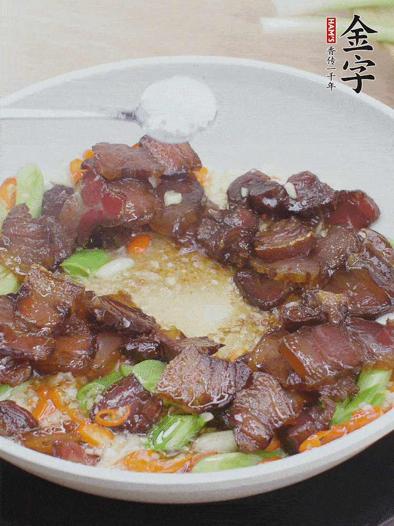 下醬油肉，一點生抽、白糖調味。