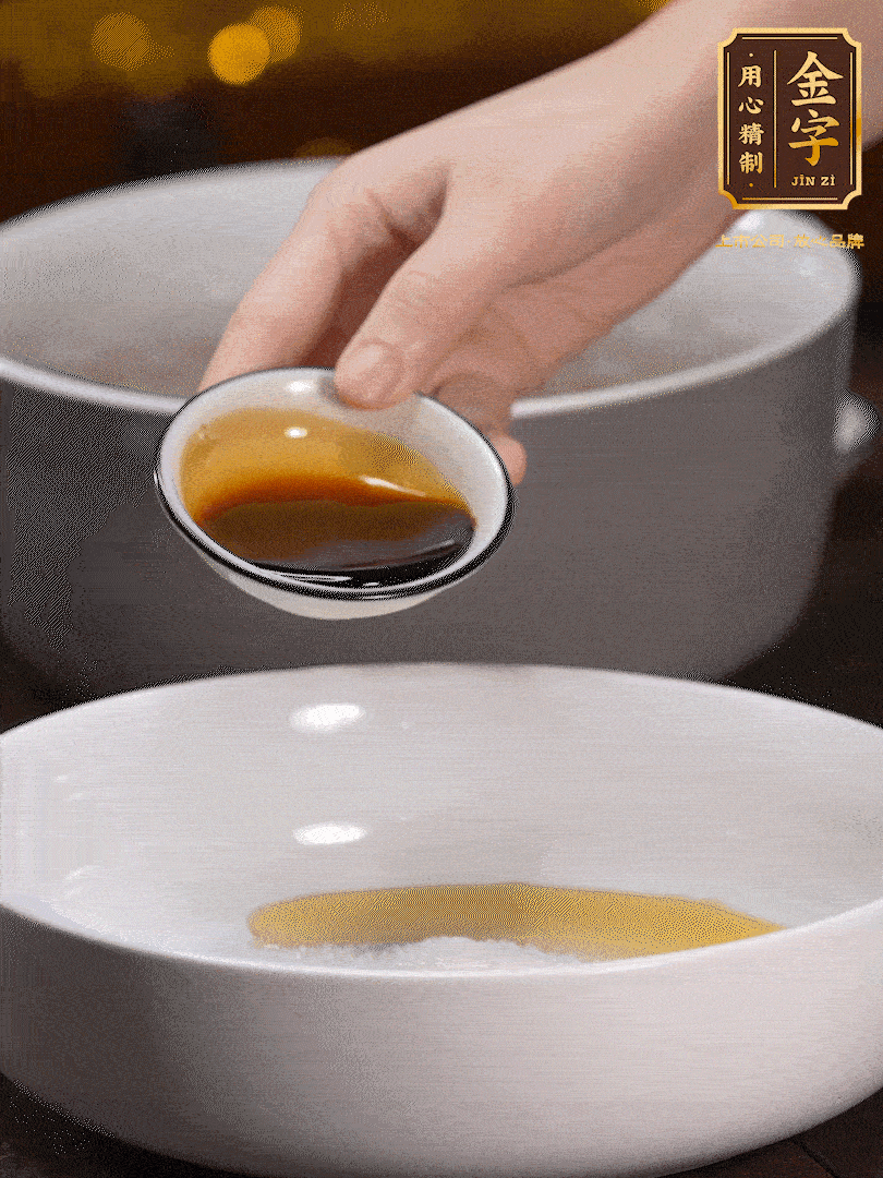 金字鹵牛肉切片，黃瓜切絲